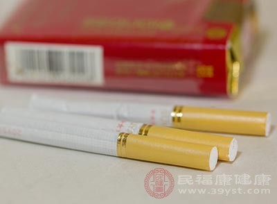 吸煙：這是一種非病理原因引起的口臭