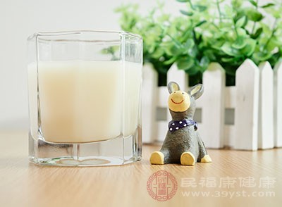 將泡好的黃豆和水，按1比6的比例