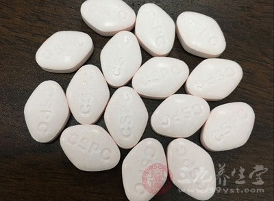 可适当补充维生素B、C、A、E。扑尔敏4mg，每天3次