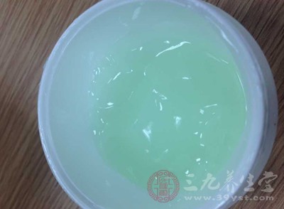 只是拿一些相似度比较高的半成品原料,直接经过灌装即可 只是拿一些相似度比较高的半成品原料,直接经过灌装即可