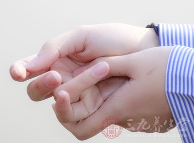 手抖是什么原因引起的 手抖怎么治疗