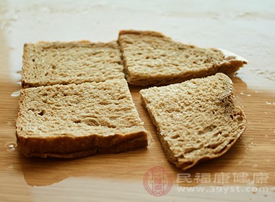 全麦面包含有丰富的维生素B群
