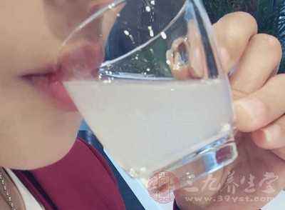 大量飲水排石