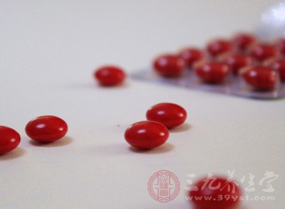 牙龈炎可以用双氧水漱口杀菌消炎,同时是可以服用罗红霉素 牙龈炎可以用双氧水漱口杀菌消炎,同时是可以服用罗红霉素