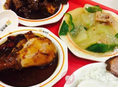 平時(shí)要加強(qiáng)飲食，多吃一些含有維生素多的食物