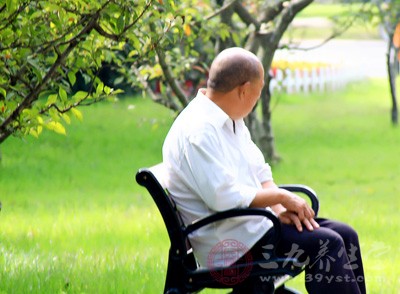 中老年人對(duì)于高溫的天氣適應(yīng)能力較差，所以夏季主要要注意的就是寧心安神