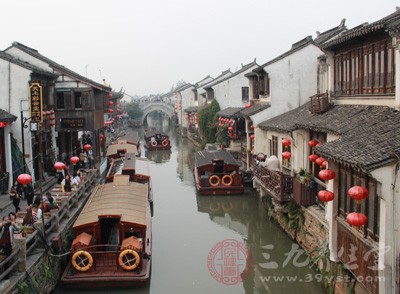 有少數(shù)孕婦已接近預(yù)產(chǎn)期，還乘坐車船到異地，由于車船的顛簸和勞累，常在途中造成意外分娩