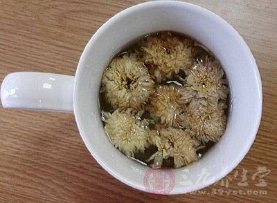 決明子可以與菊花鉤藤等搭配泡茶