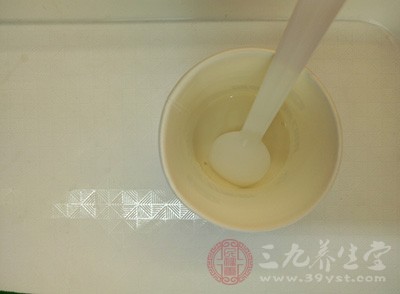 手術(shù)后10天內(nèi)不要吃牛奶和雞蛋等高蛋白的食物，不能吃含有大量粗纖維的食物，比如韭菜、綠葉類蔬菜。還要含糖高的東西也不要吃