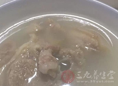 羊肉能溫補氣血、開胃健脾、對產(chǎn)后身體虛弱、形寒畏冷、腹中冷痛等均有較好療效