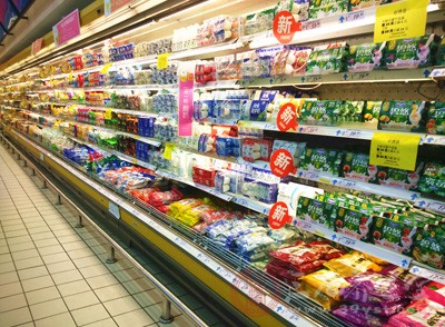 过期食品不该售 依法判退一赔十 - 曝光台 - 民福