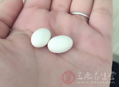 很多的家長認(rèn)為孩子感冒的發(fā)燒的時候吃退燒藥是不好的