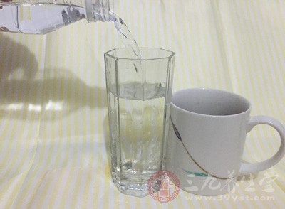 保持身体中的水分主要是先喝水 保持身体中的水分主要是先喝水