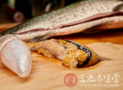 豬蹄、豬皮、豬肘、雞皮、魚頭、魚湯等富含膠原蛋白的食物