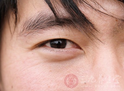 眼袋肿大怎么消除 按摩穴位消除眼袋的方法