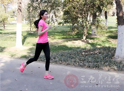 用蜂蜜怎么去眼部皱纹 这样做竟可以快速去皱