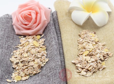 每100克饼干含膳食纤维量在5克左右