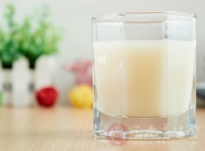牛奶与豆浆 女人喝它们竟有这些好处(2) - 民福