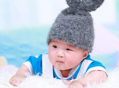 孩子出生之后,一开始抵抗能力是非常弱的,所以,作为父母要小心的护理刚出生不久的宝宝 孩子出生之后,一开始抵抗能力是非常弱的,所以,作为父母要小心的护理刚出生不久的宝宝