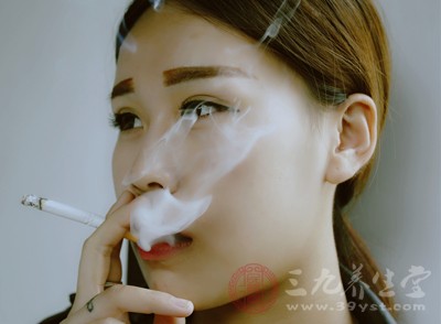 吸煙不僅會(huì)讓人的壽命縮短約10年，還會(huì)降低老年階段的生活質(zhì)量