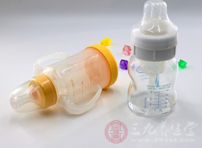 新生儿多久喂一次奶 忽略这个竟会造成水中毒
