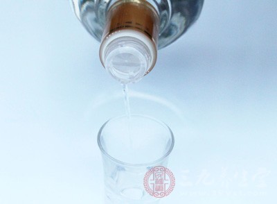 吸煙和酗酒對女性生殖能力不僅有傷害，也會對精子的質(zhì)量產(chǎn)生影響