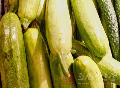 西葫芦含有较多维生素C 西葫芦含有较多维生素C