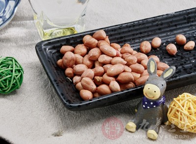 花生仁中含蛋白质高达26%左右 花生仁中含蛋白质高达26%左右