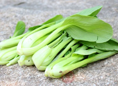 炒菜時，放鹽關(guān)鍵。有些青菜，比如生菜、大白菜