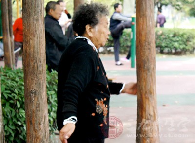 骨质疏松症不仅带来全身骨痛