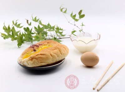 饮食要尽量清淡，少吃煎炸、辛辣的食物