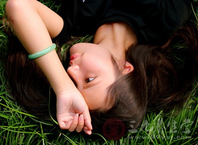 既可消除皱纹,又可健美肌肤 既可消除皱纹,又可健美肌肤