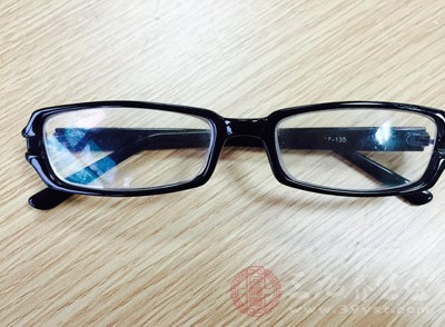 戴眼镜的误区 六个戴眼镜误区让视力越来越差