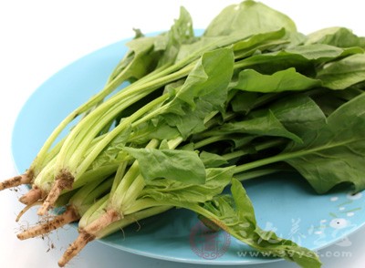 甲狀腺癌患者應(yīng)吃富于營養(yǎng)的食物及新鮮蔬菜，避免肥膩、香燥、辛辣之品