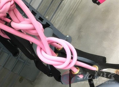 动作1:跳绳热身操 动作1:跳绳热身操