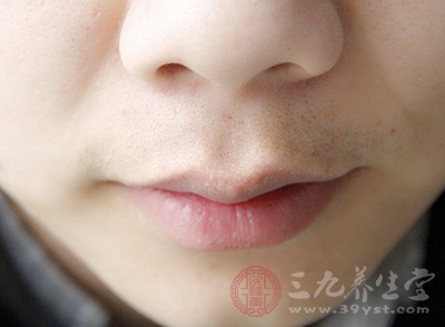 以后可逐渐扩大变厚,表面粗糙 以后可逐渐扩大变厚,表面粗糙