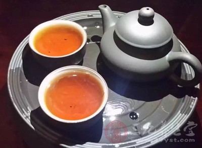 喝茶，你非常喜歡，不妨喝一些綠茶，綠茶抗氧化很強(qiáng)