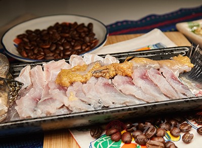 因此在饮食上，妇女们应该避免高脂饮食，少食红肉多吃白肉