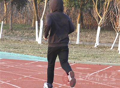 避免長期過勞和精神緊張，飲食均衡，適當進行鍛煉，增強抵抗力