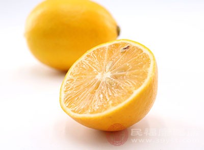 柠檬中含有大量的维生素C