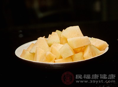 哈密瓜是一种热量较低、高水分的食品