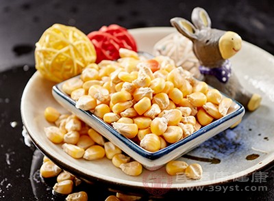 玉米中富含丰富的含黄体素、玉米黄质