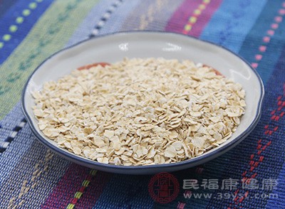 各种谷类粮食当中，燕麦的钙含量很高，