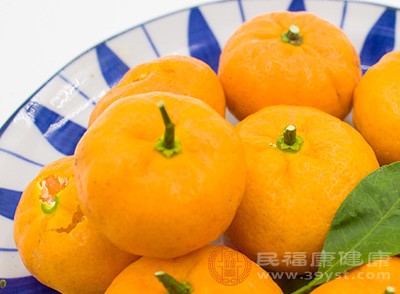 橘子好处虽多，但宜常吃，不宜多吃，并且建议不要空腹吃橘子，因为橘子果肉中含有一定量的有机酸，容易对胃黏膜产生刺激