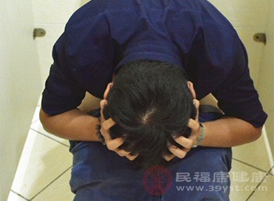 经常因工作繁忙、出差、生活不规律，即使有便意，但因周围环境不允许则强忍便意