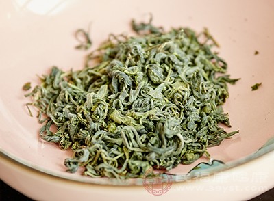 對(duì)細(xì)嫩名優(yōu)綠茶，在泡飲之前，通常要進(jìn)行觀茶