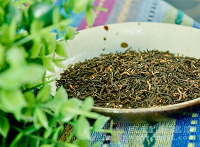 红茶是比较常见的一种茶类了，经常饮用红茶在一定的程度上能够起到减肥的效果