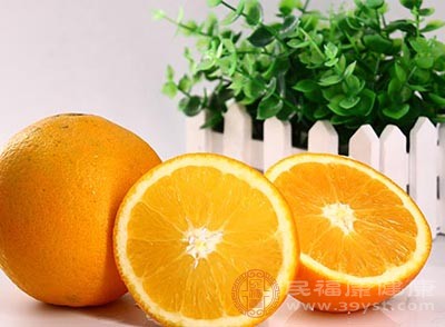 橙子用洗洁精或牙膏刷洗干净
