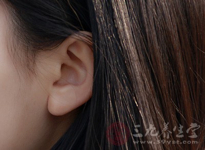 常出现耳鸣的症状是怎么回事 耳鸣患者吃什么