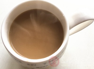 睡前不抽煙、不飲濃茶、咖啡以及含有咖啡因子的可樂